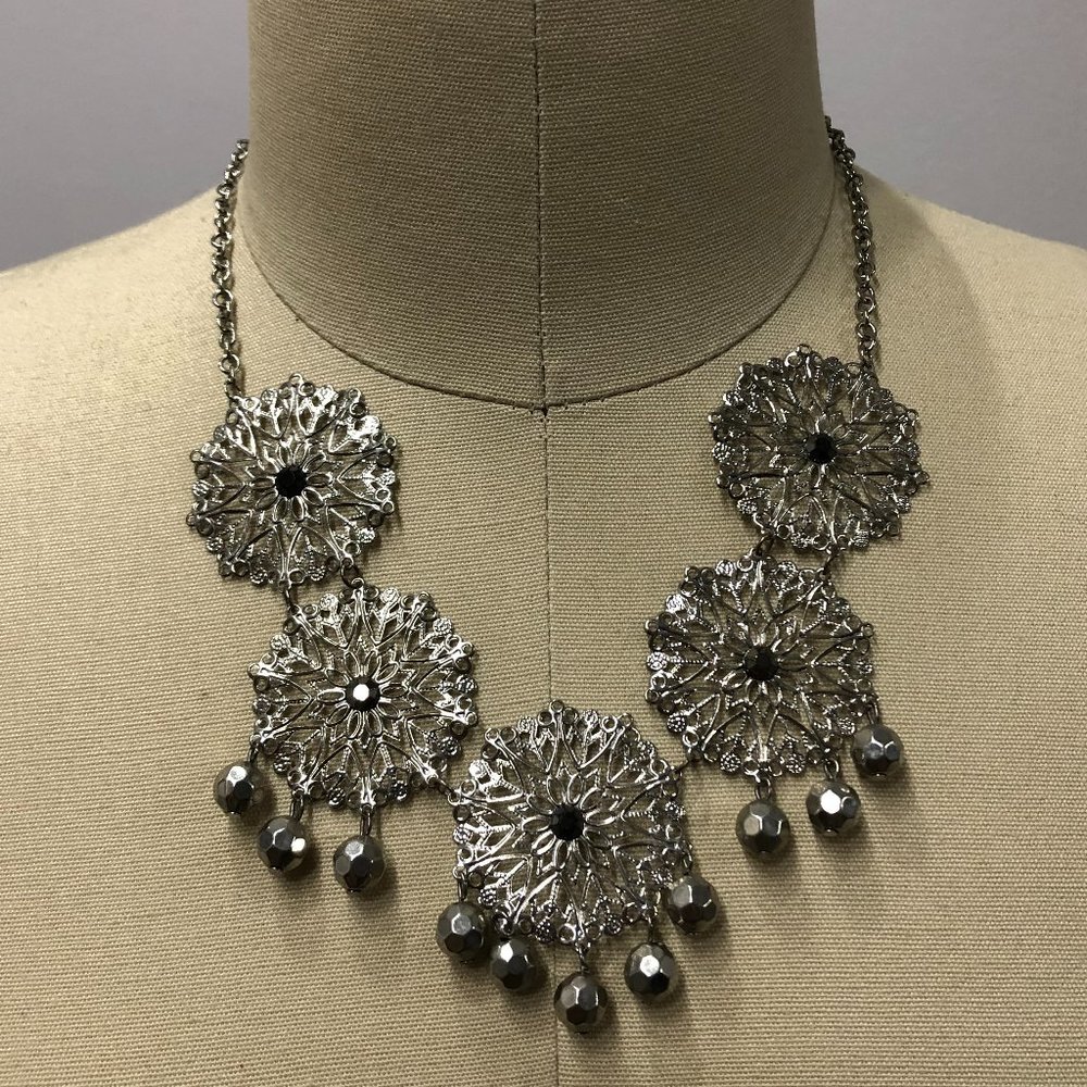 Light weight metal floral statement necklace